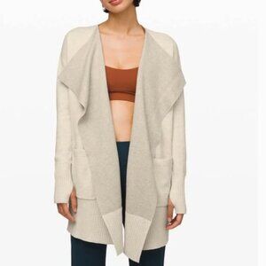 Lululemon Still Lotus Wrap - Reversible Heathered Light Ivory / Heathered Fawn